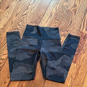 Aerie Camo High-Rise Leggings - Black/Grey